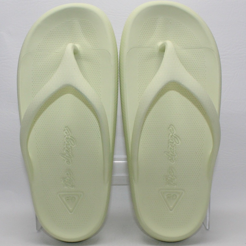 Gianni Bini Cloud 9 Lime Green Sustainable Flip‎ Flop Sandals Size 8